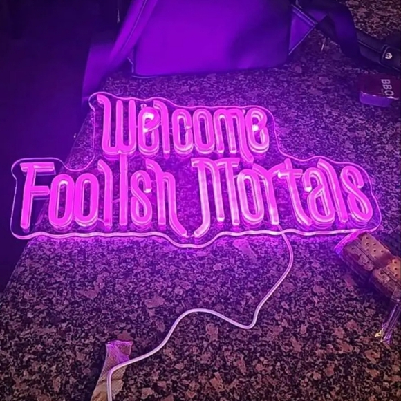 New neon Haunted mansion sign - Picture 3 of 7